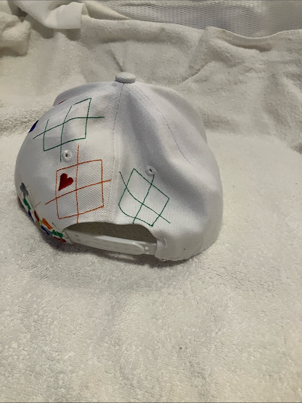 White Snapback Hat with Colorful Card Suit Motif - Picture 4 of 6